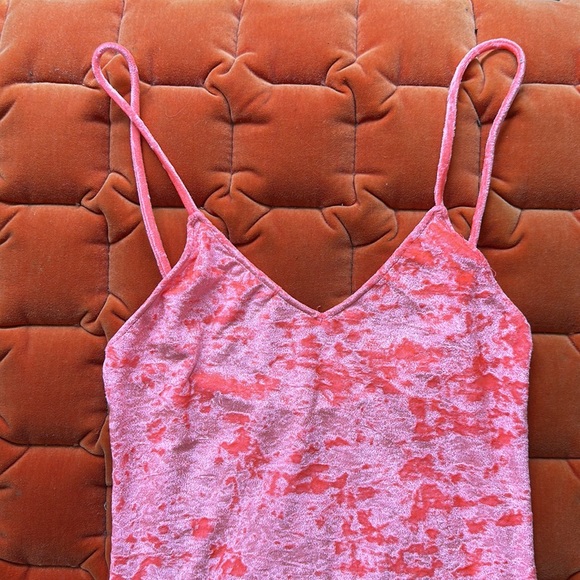 Velvety Kith , short dress with slit on side - Picture 2 of 5